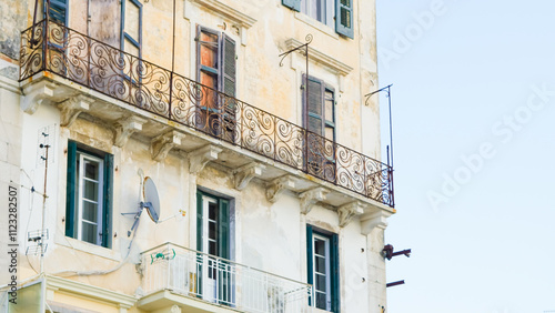Fototapeta Naklejka Na Ścianę i Meble -  A serene European old town with historic buildings and cobbled streets