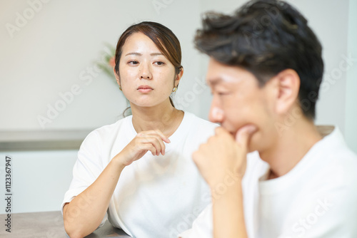 Tableau sur toile 夫を疑う妻と疑惑を向けられる夫