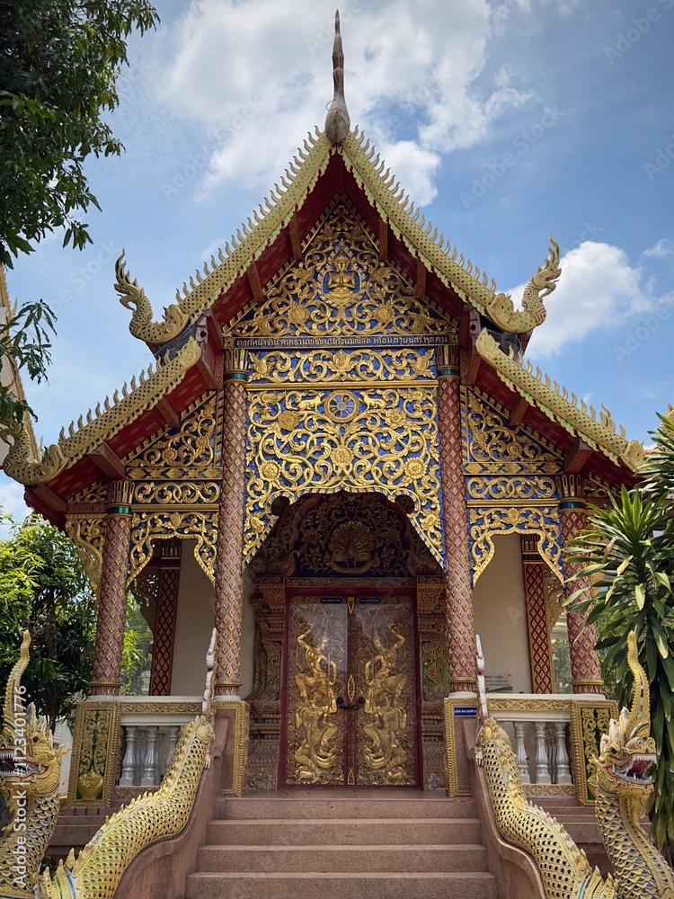 Naklejka premium Outside a beautiful, ornate temple (Chiang Mai Thailand)