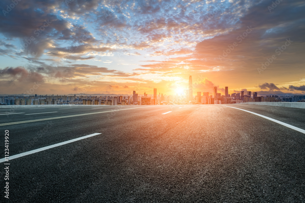 Obraz premium Empty asphalt road and cityscape with skyline in modern city at dusk