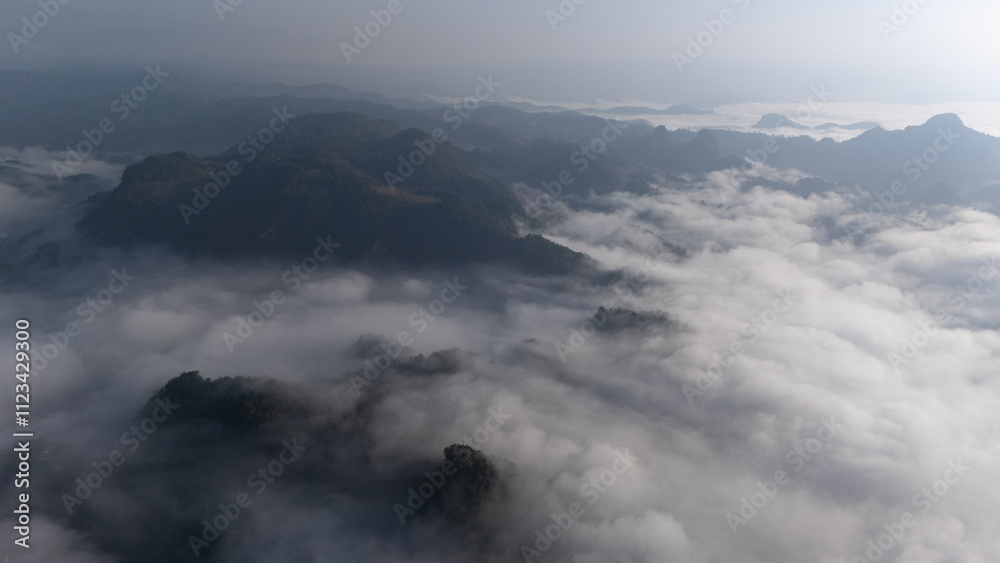 Naklejka premium Clouds on high mountain peaks in the rainy season in the Asian rainforest..
