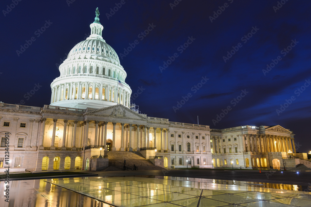 Fototapeta premium U.S Capitol Building at night - Washington D.C. United States