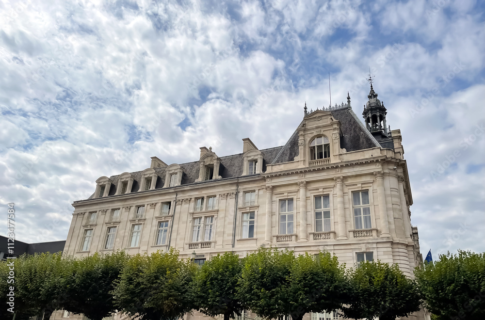 Bâtiment public, monument historique