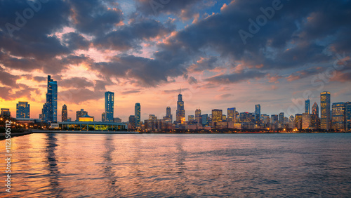 Obraz na płótnie Chicago, Illinois, USA. Cityscape image of famous Chicago skyline at beautiful spring sunset. w salonie
