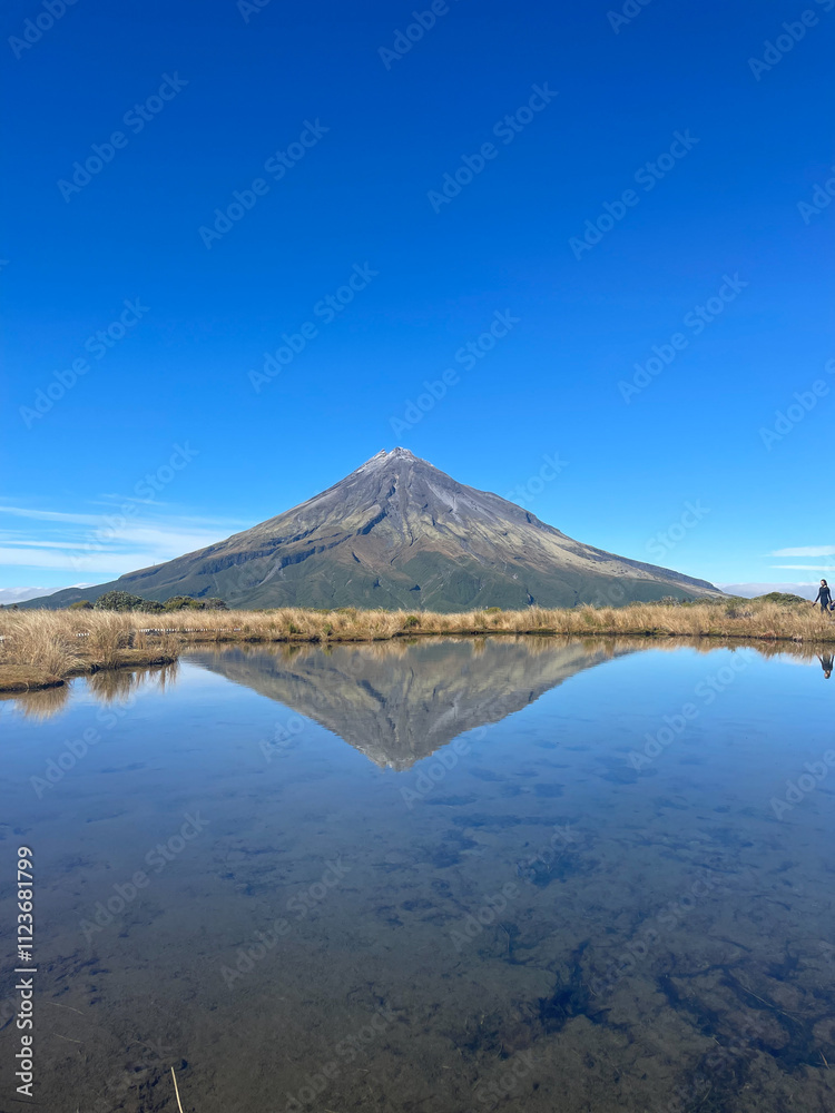 Fototapeta premium Mountain with reflection