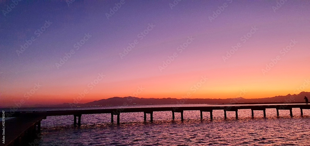 Obraz premium Sunset with beautiful colors by the sea and marina