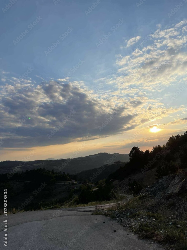 Obraz premium sunset over the mountains