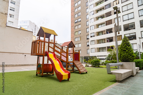 patio de juego para niños dentro de condominio