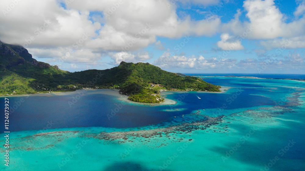 Obraz premium Bora Bora, French Polynesia, the Crown of Islands