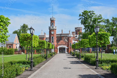 Foto Garden of the Oldenburg Palace in the Ramon village, Voronezh region of Russia