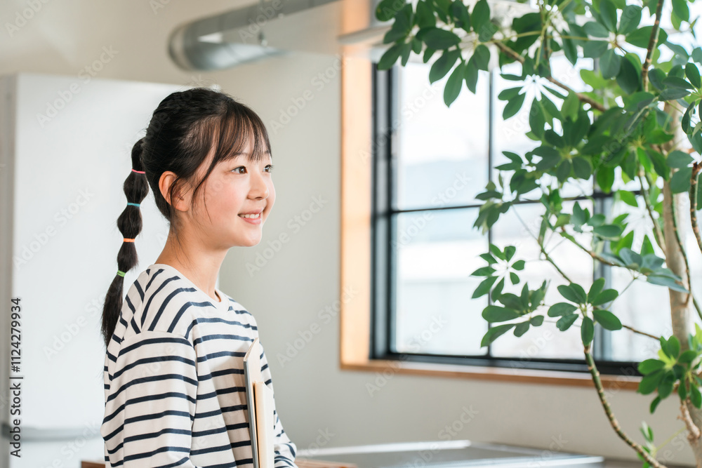 家で本・教科書を持つ子供・小学生・中学生・高校生
家で本・教科書を持つ子供・小学生・中学生・高校生
