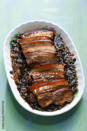 Obraz na płótnie traditional chinese braised pork belly with preserved vegetables w salonie