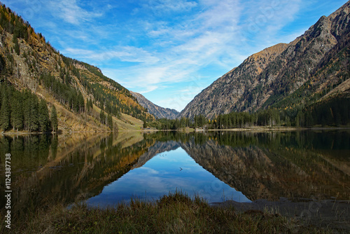 Herbstausklang am Schwarzensee im steirischen Sölktal