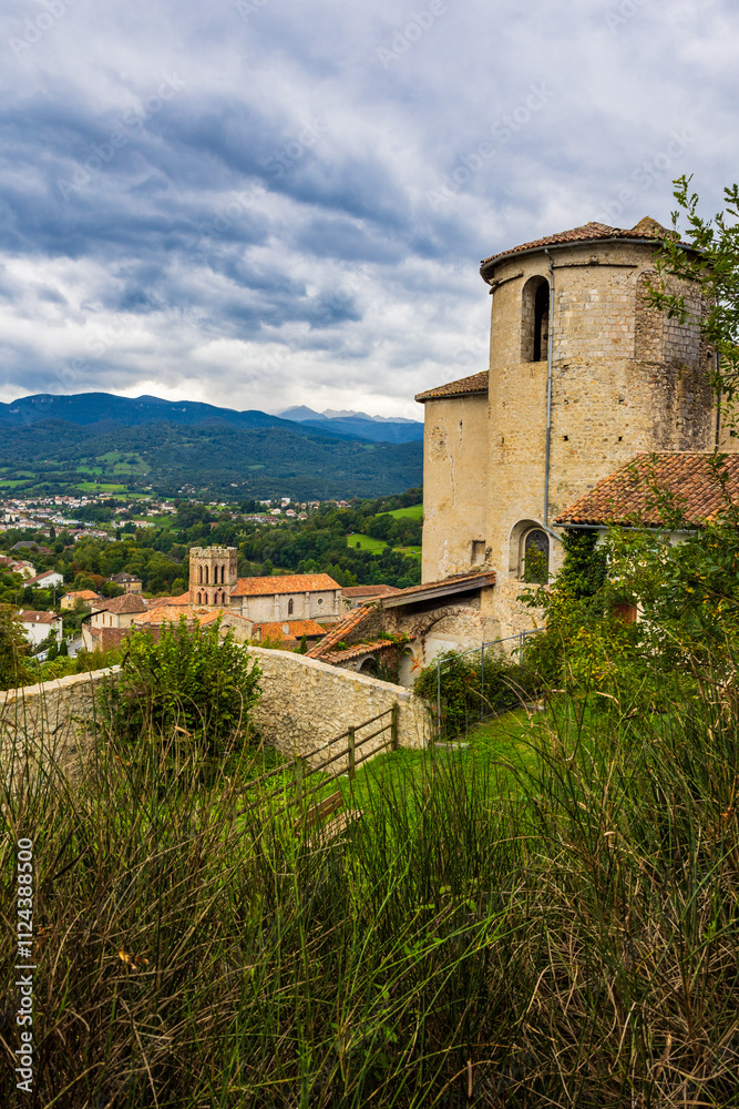 Obraz premium Notre-Dame-de-la-Sède Cathedral and Saint-Lizier Cathedral against the backdrop of the Ariège mountains