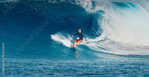 Photography Pro surfer rides big wave in the Maldives