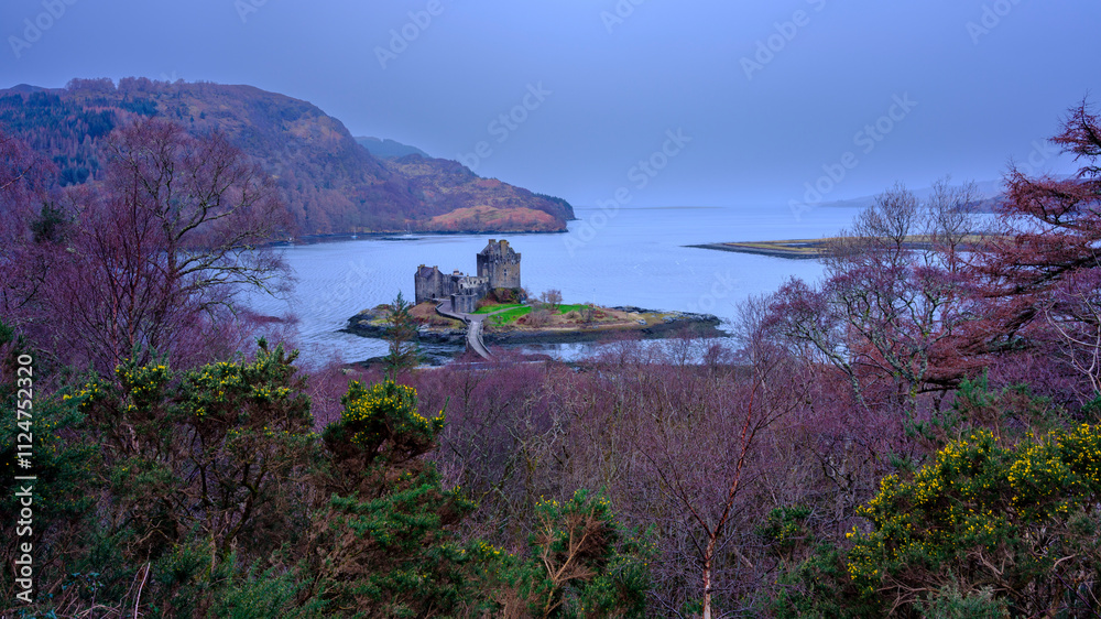 Fototapeta premium View of Eilean Donan Castle, Dornie, Kyle of Lochalsh