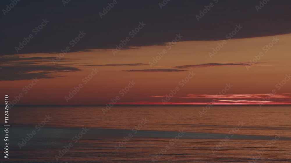 Obraz premium Golden Sea Waves With Reflection On Sea Surface. Sunset Over Sea. Waves Of Caribbean Sea On A Bright Sunny Evening.
