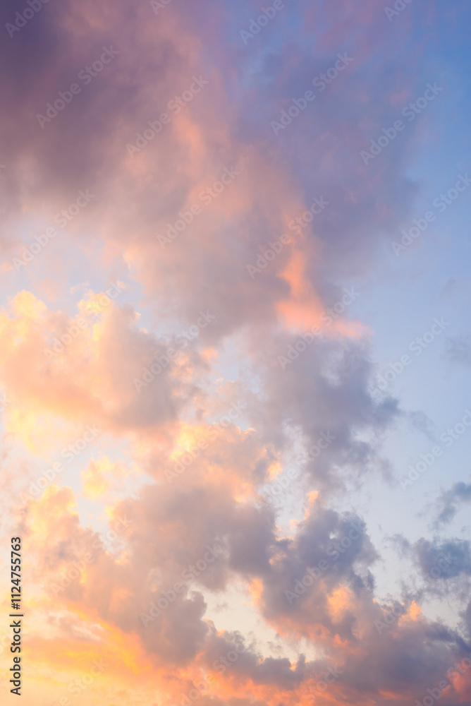 Fototapeta premium Dramatic clouds in the sky during sunset
