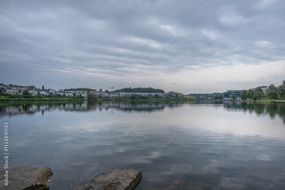 Φωτογραφία View of the lake and residential buildings in the city of Dortmund Germany