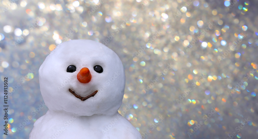 Obraz premium Smiling snowman on a New Year's background of bright bokeh lights