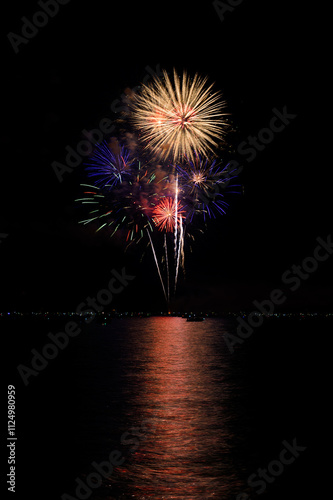 Obraz na płótnie Fireworks Explode Over Lake With Boats - 4298 w salonie