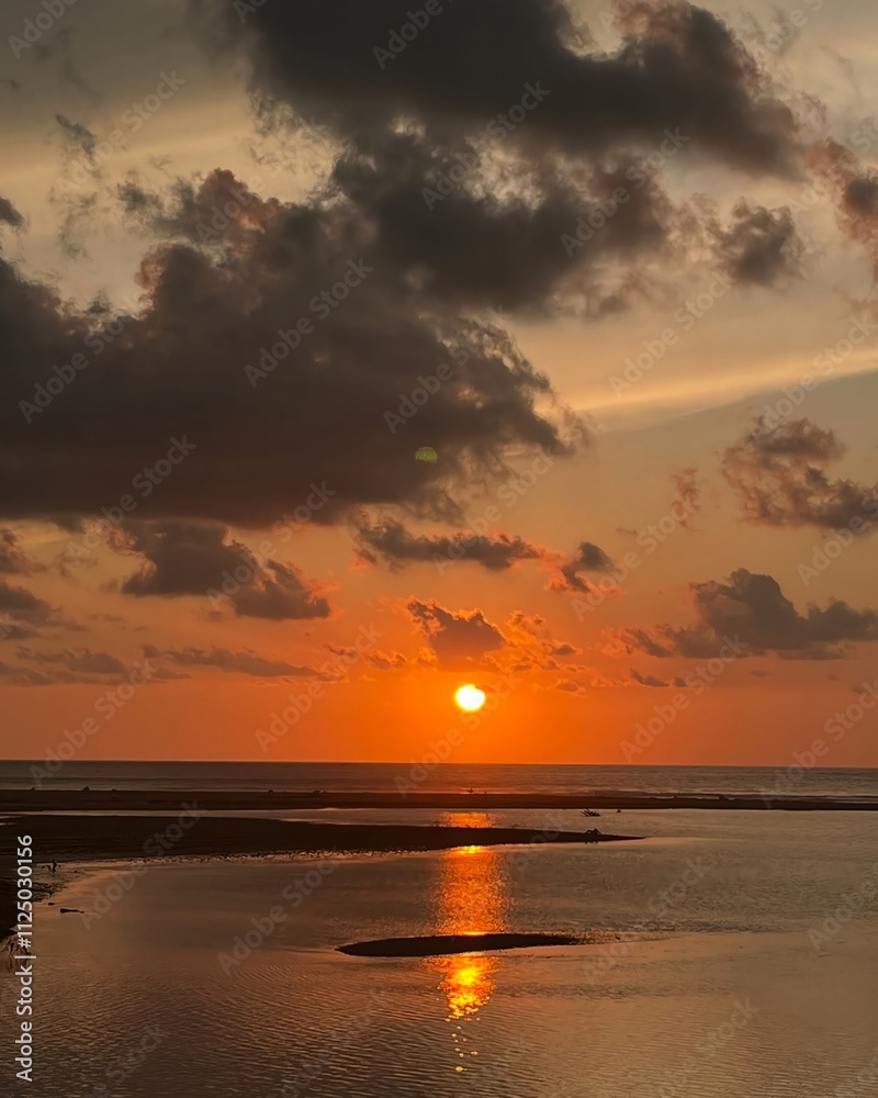 Fototapeta premium sunset over the sea