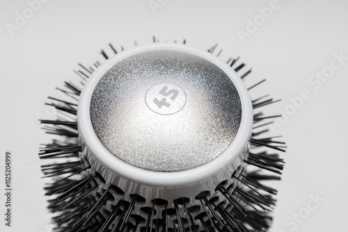 cylindrical aluminum hair styling brush. brush size 45  close up