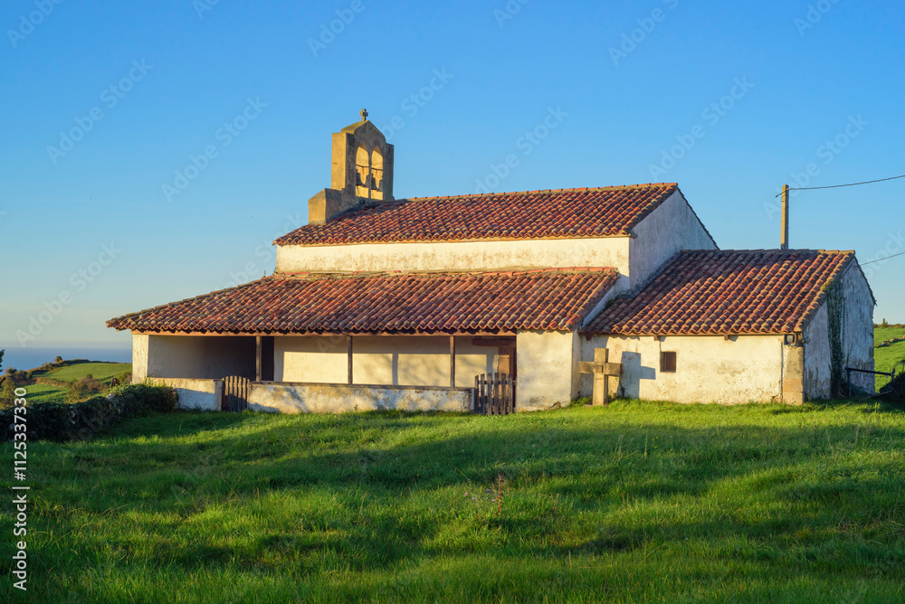 Ermita rural en aldea costera de Asturias Ermita rural en aldea costera de Asturias