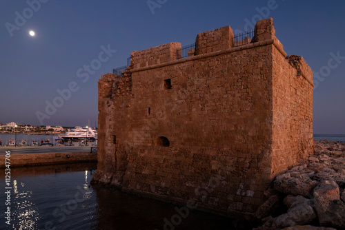 Paphos, Pafos, Hafenstadt, Zypern, mittelalterliches Kastell am Hafen mit Vollmond  photo