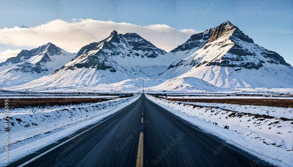 custom made wallpaper toronto digitalRoute vers les sommets enneigés