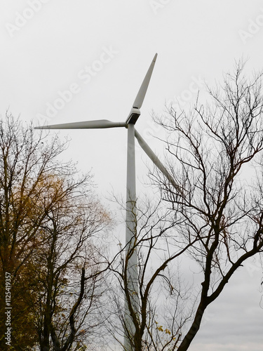 Obraz na płótnie Windkraftanlage auf den Feld zur Energiegewinnung
w salonie