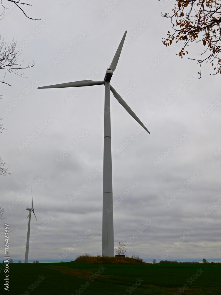 Windkraftanlage auf den Feld zur Energiegewinnung