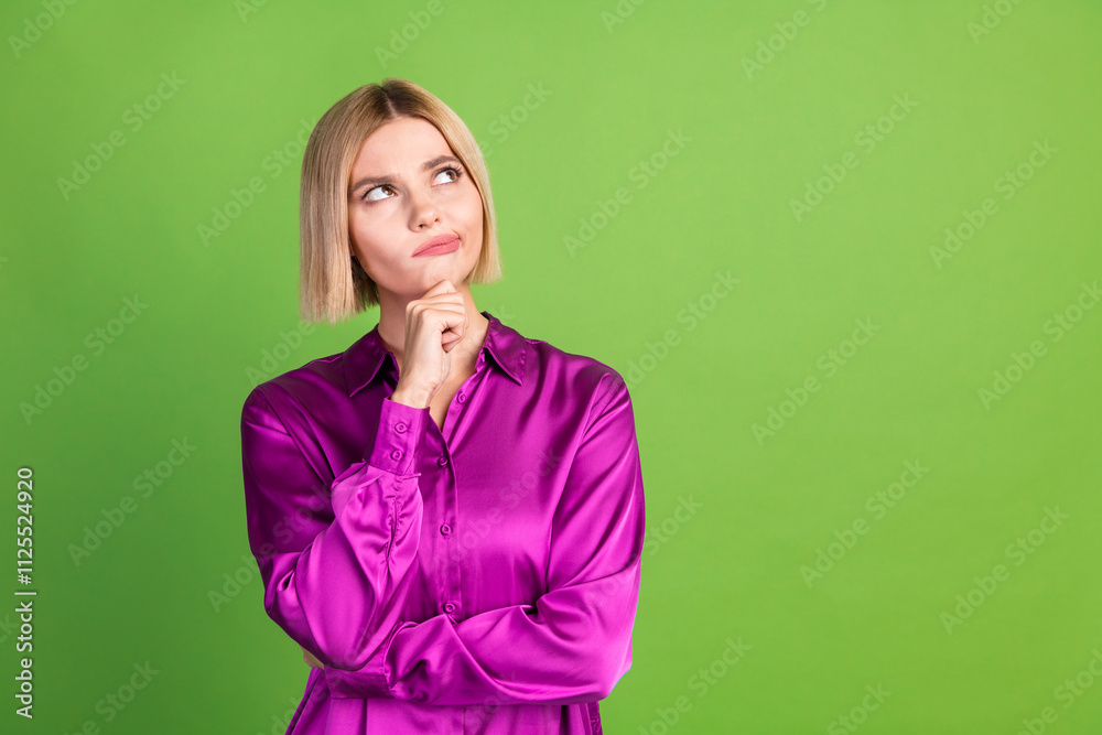 Photo of elegant lovely gorgeous girl wear stylish magenta clothes look empty space isolated on green color background Photo of elegant lovely gorgeous girl wear stylish magenta clothes look empty space isolated on green color background