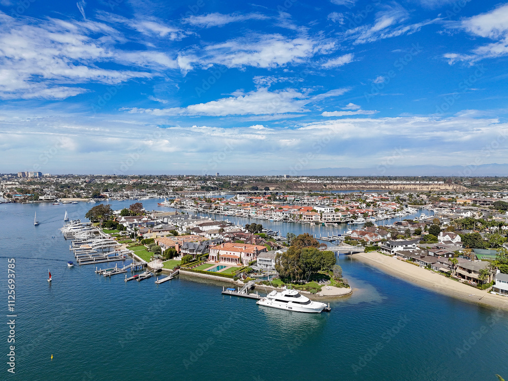 Fototapeta premium Luxury boats and homes in Newport beach in Orange County, Southern California