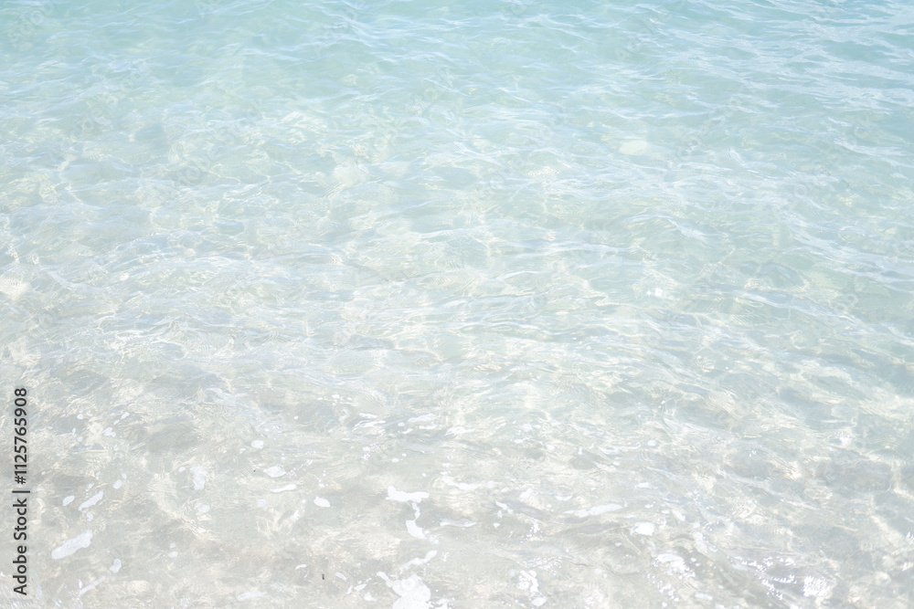 Obraz premium Calm Waters and Gentle Waves