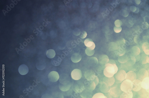 Fondo azul oscuro verdoso amarillo con luces efecto bokeh ideal para diseño de navidad/fin de año/fiestas/celebración. Se puede usar como fondo photo