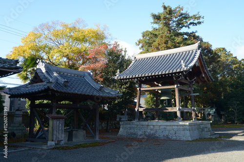 聖衆来迎寺 手水舎と鐘楼 滋賀県大津市比叡辻