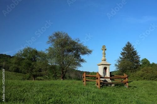 Obraz na płótnie Old roadside shrine in former, abandoned village - Nieznajowa in Low Beskid mountain range, Poland w salonie