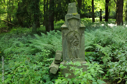 Obraz na płótnie Grave shrines in old cemetery in former, abandoned village - Swierzowa Ruska in Low Beskids mountain range, Poland w salonie