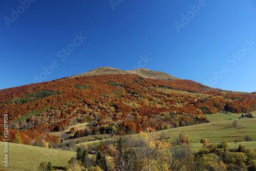 Fototapeta Naklejka Na Ścianę i Meble -  Autumn landscape of Polonina Carynska and old abandoned village Brzegi Gorne in Bieszczady Mountains, Poland