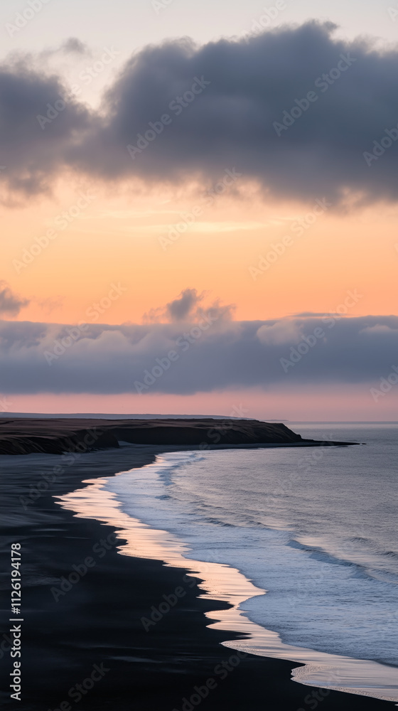 Obraz premium Peaceful Coastal Sunset with Soft Clouds and Reflected Light - Phone Wallpaper