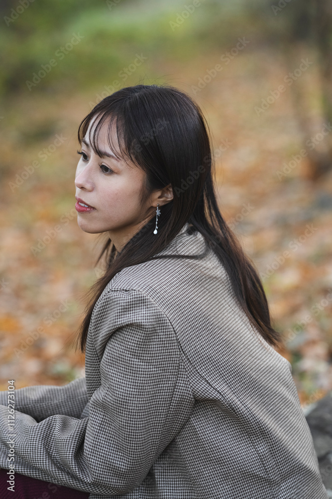 森林公園にいる女性
