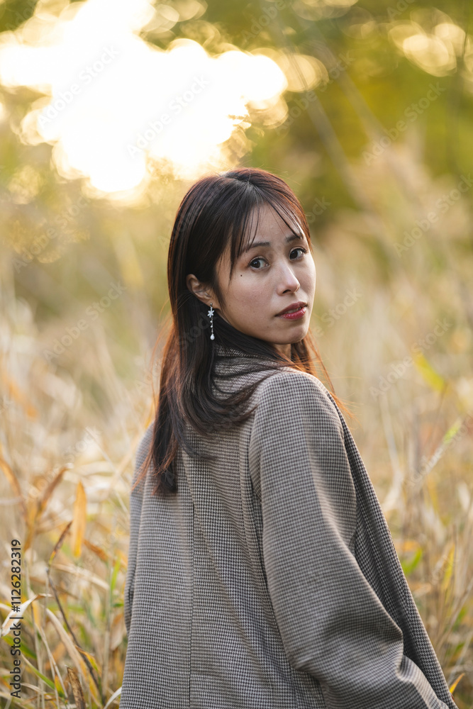 森林公園にいる女性
