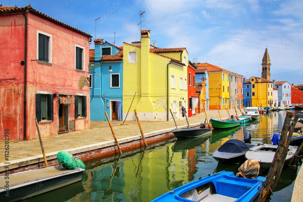 Obraz premium Colorful houses by canal in Burano, Venice, Italy.