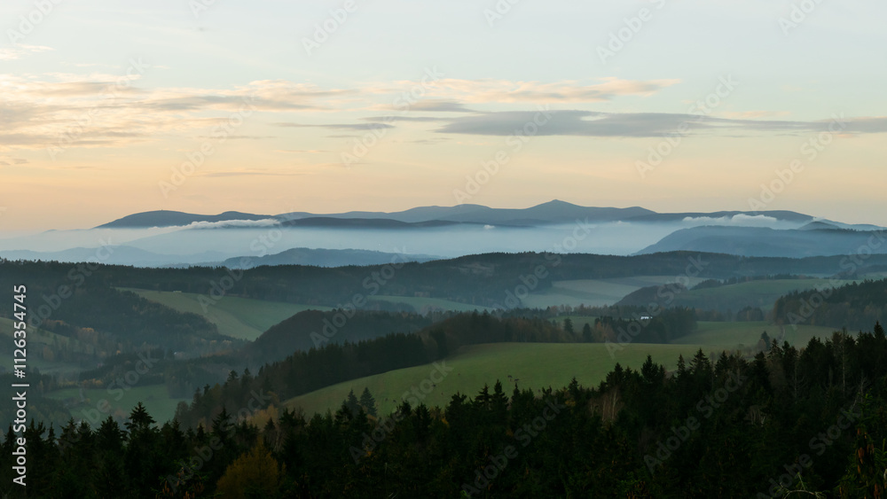Obraz premium Colorful sunset over the Czech countryside. View from the Teplice-Adršpašské rocks of the Giant Mountains and the surrounding hills.