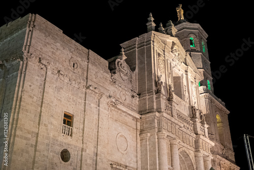 Fotografía nocturna de la fachada iluminada de la catedral de Valladolid, estilo barroco y herreriano, España photo