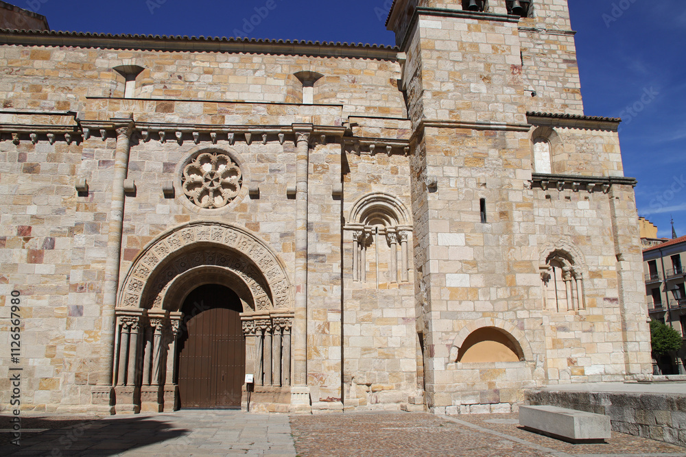 Fototapeta premium medieval church (st john the baptist) in zamora in spain 
