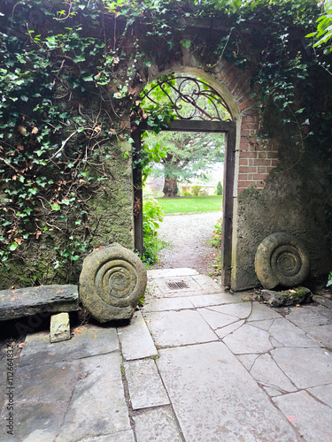 Obraz na płótnie Chalice well garden w salonie