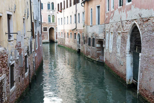 Venedig, Blick auf die Lagune und in der Nacht am kanal photo