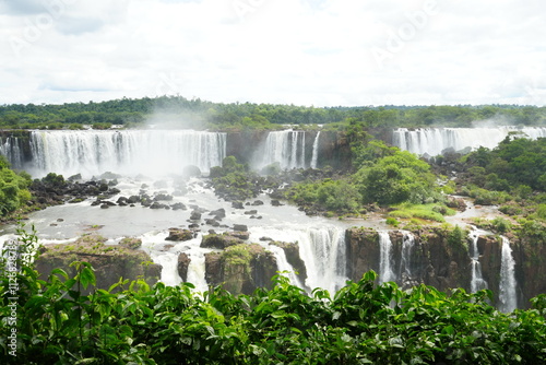 Obraz na płótnie Iguazu Falls in Argentina and Brazil - ブラジル イグアスの滝 w salonie